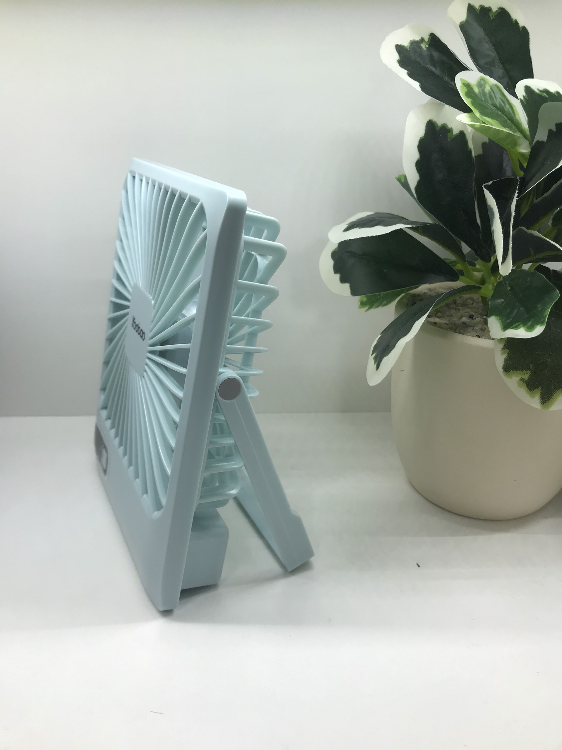 Quạt Mini Để Bàn YOOBAO Q3C 5000mAh: Giải Pháp Làm Mát Tiện Lợi Cho Văn Phòng, Học Sinh Và Du Lịch